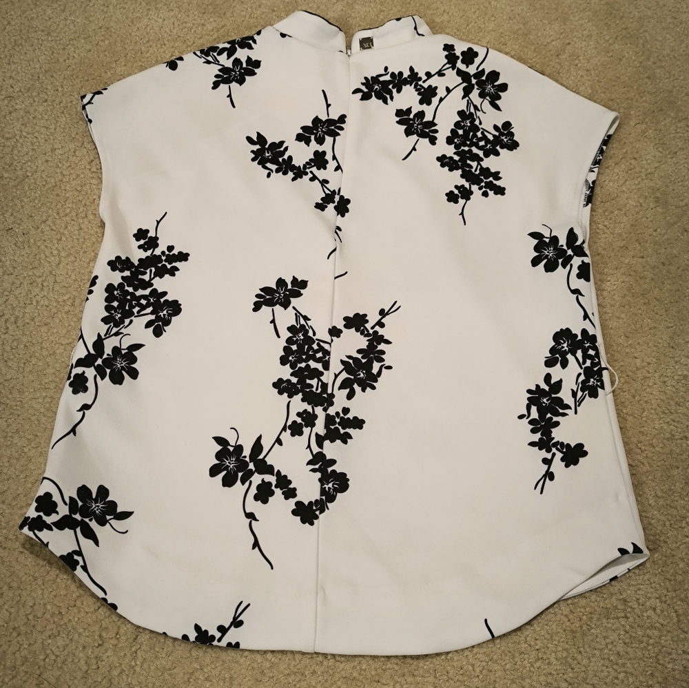 BSB B&W Pattern Top - Picture 3 of 8